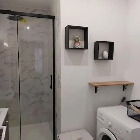 La Chouette Dans L'arbre - T2 Sur Cour Au Calme