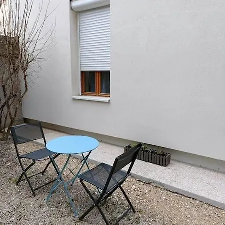 La Chouette Dans L'arbre - T2 Sur Cour Au Calme *