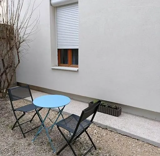 La Chouette Dans L'arbre - T2 Sur Cour Au Calme *